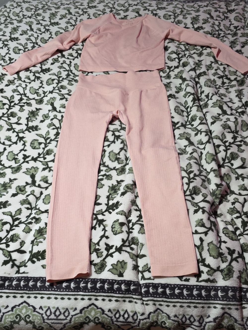 Ribbed Long-Sleeve Crop Top & High-Waist Leggings Set - Pink